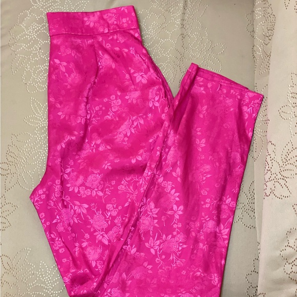 M 🔼🔘 (Missguided) hot pink silk pants with floral design size UK 8 US 4 EUR 36 - Picture 3 of 3